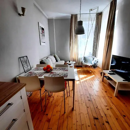 Apartment Cozy & Stylish In The Heart Of