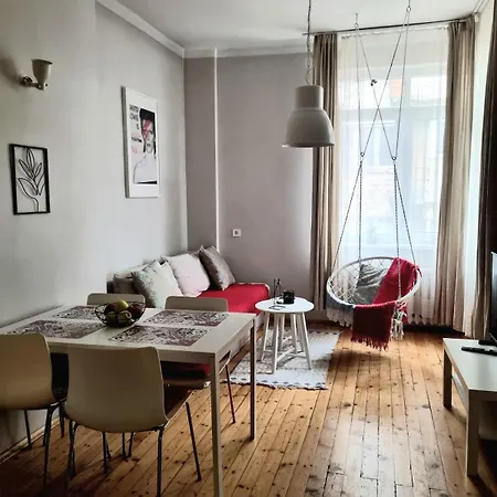 Apartment Cozy & Stylish In The Heart Of *